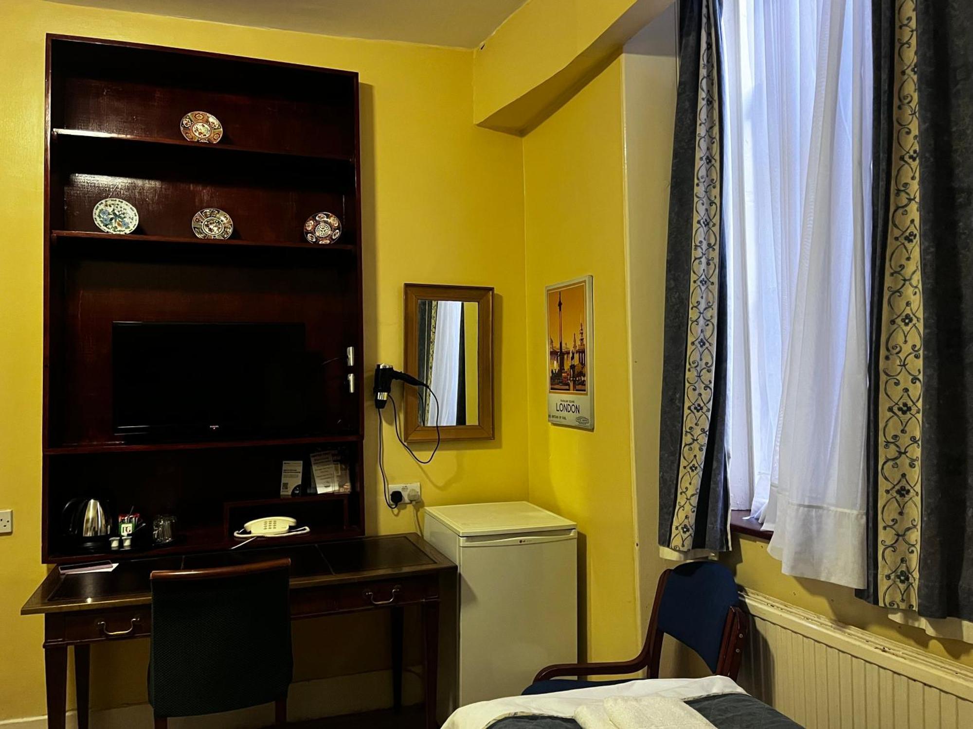 Dolphin Hotel London Bilik gambar